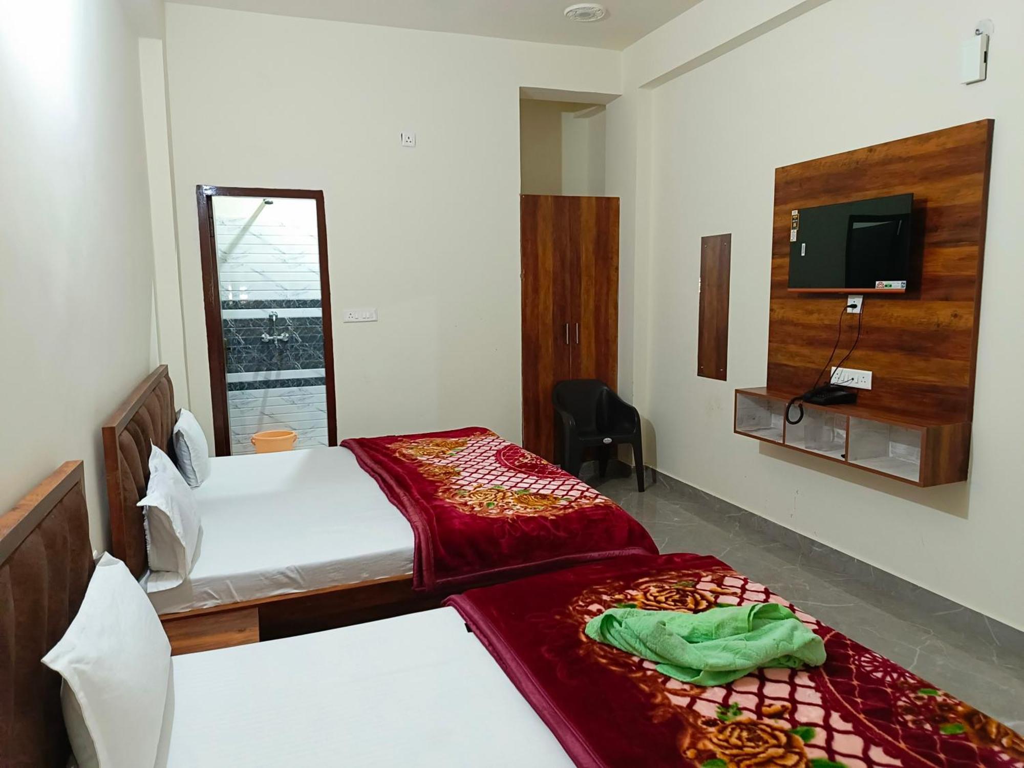 Shri Girraj Residency Ξενοδοχείο Mathura Εξωτερικό φωτογραφία