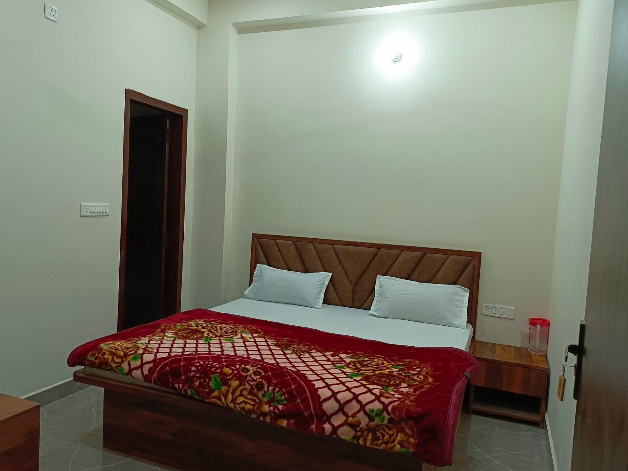 Shri Girraj Residency Ξενοδοχείο Mathura Εξωτερικό φωτογραφία